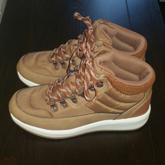 ●SOLD● NWT Women's Universal Thread Bergen Quilted Hiker Tan Ankle Booties Boots - Picture 6 of 10